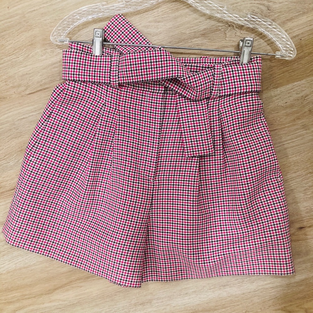 Shorts - Picture 2 of 3